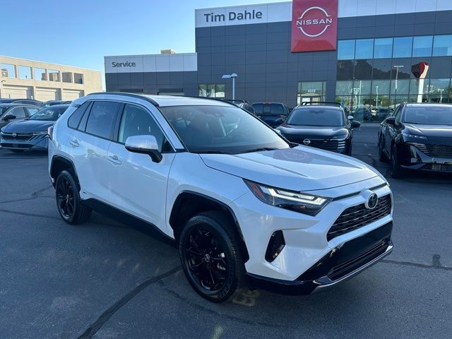 2025 Toyota RAV4 SE