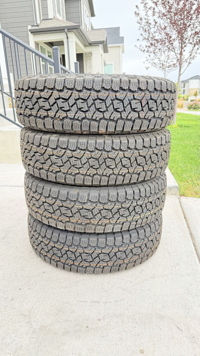 215/75R15 Toyo AT3 