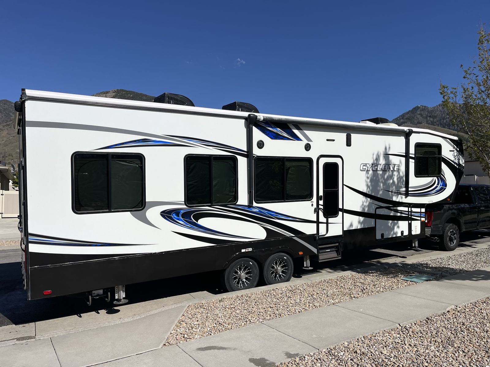 2017 Cyclone 3418 Toyhauler