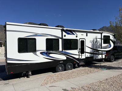 2017 Cyclone 3418 Toyhauler
