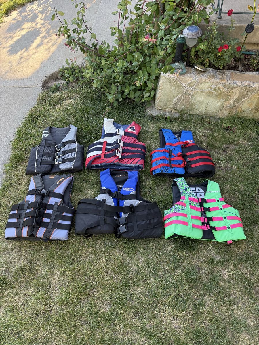 Adult Life Vests/ Jackets