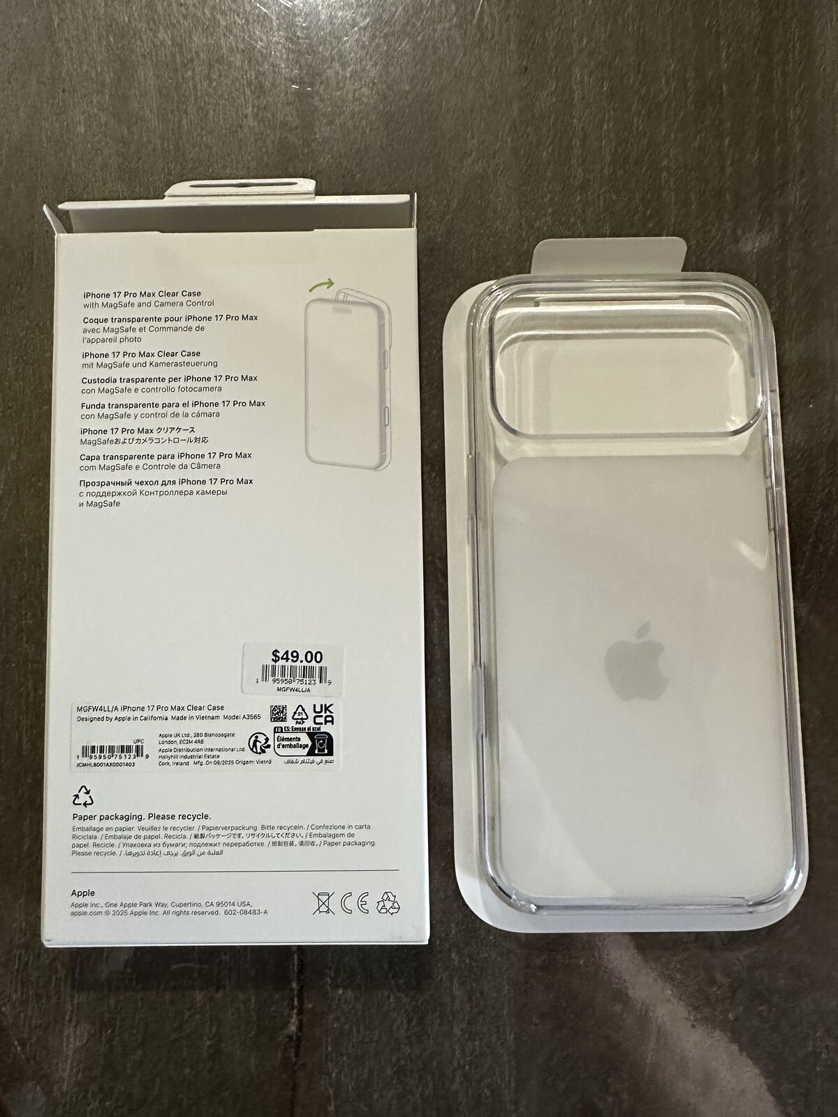 iPhone 17 Pro Max Clear Case New W/box Authentic