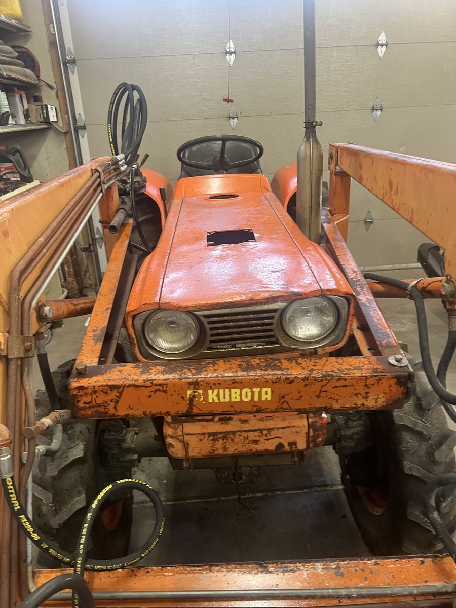Kubota tractor 4x4 loader
