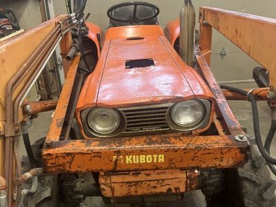 Kubota tractor 4x4 loader