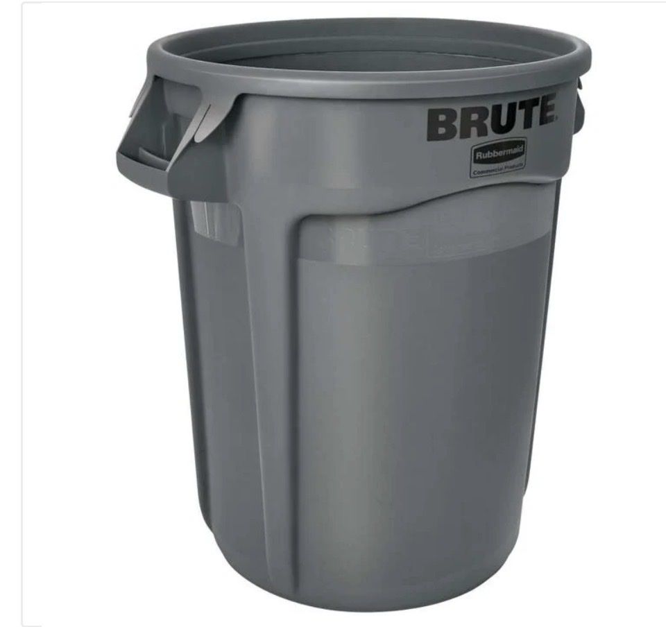 New Rubbermaid 32 gal BRUTE Container