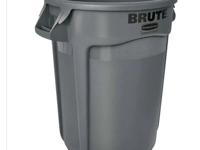 New Rubbermaid 32 gal BRUTE Container