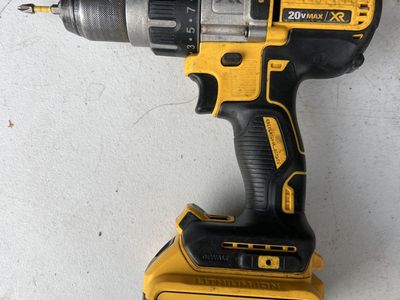DeWalt 20V MAX XR Brushless Cordless Drill DCD791B with 5.0Ah Battery