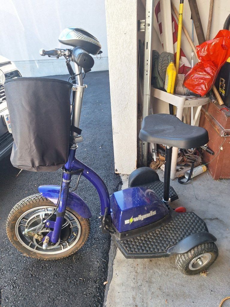 EWaste E-Wheels 3-Wheel Electric Mobility Scooter Blue With Basket