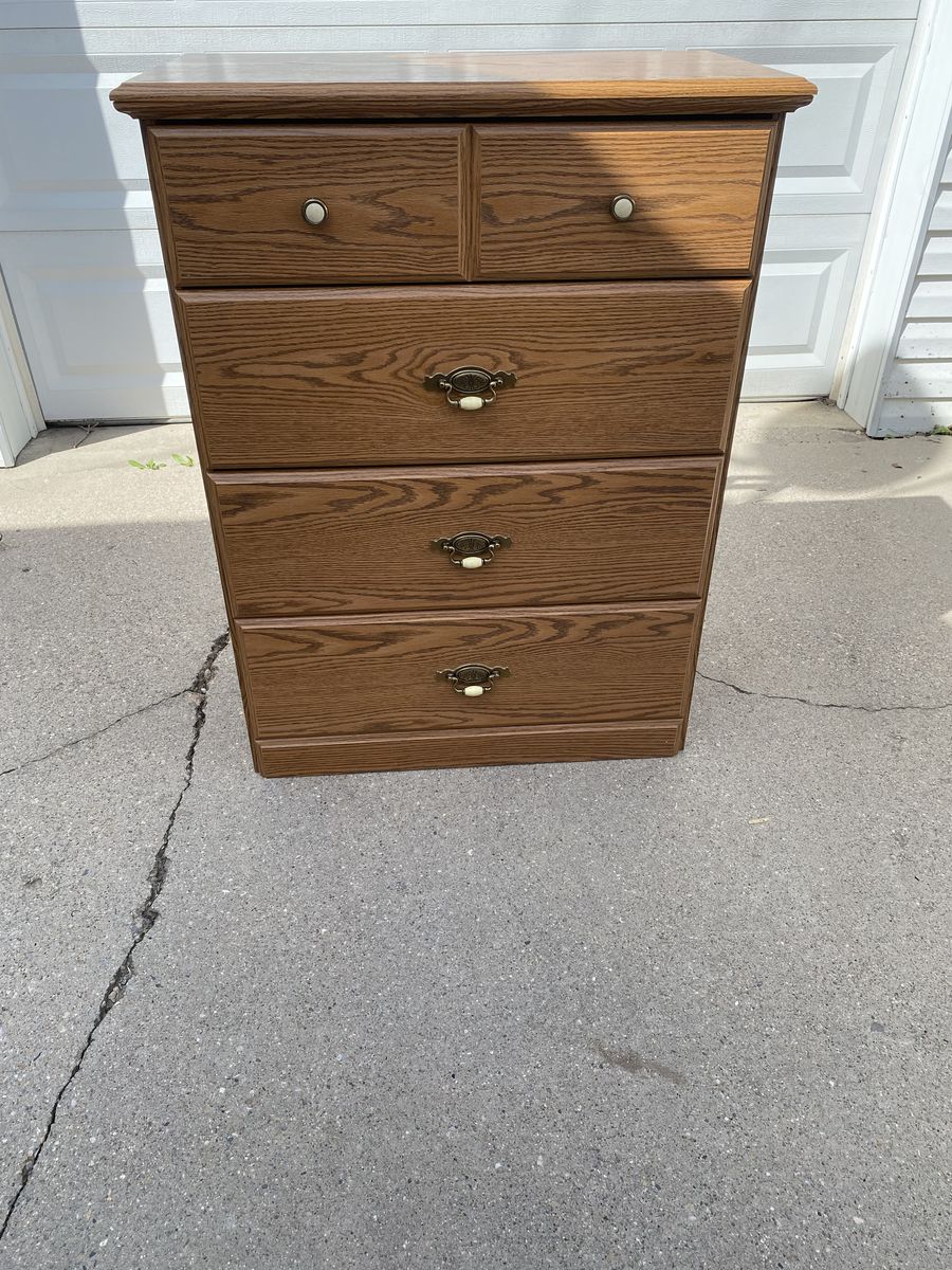 Dresser 5 drawer 40 5/8” x 31”