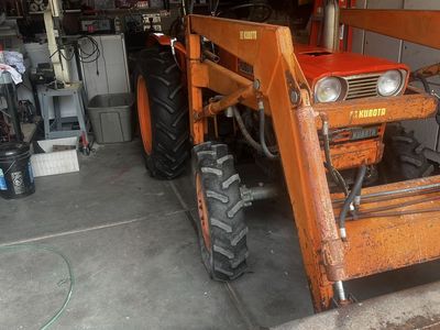 Kubota 4x4 diesel with loader