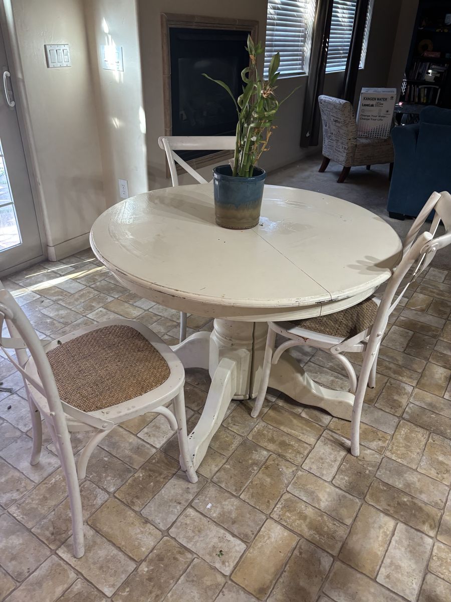 Solid oak Table And Chairs Sits 8 With Extendor