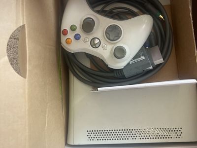 Microsoft Xbox 360 Original Console White with Controller & Cables