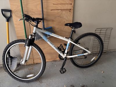 Gary Fisher Tassajara Mountain Bike Silver/White 26 inch