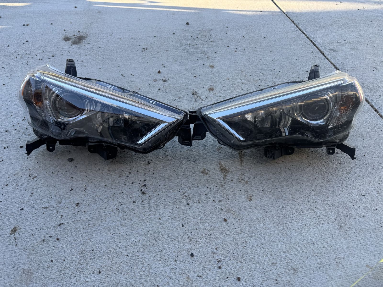 Toyota 4Runner headlights OEM fits 2014-2024