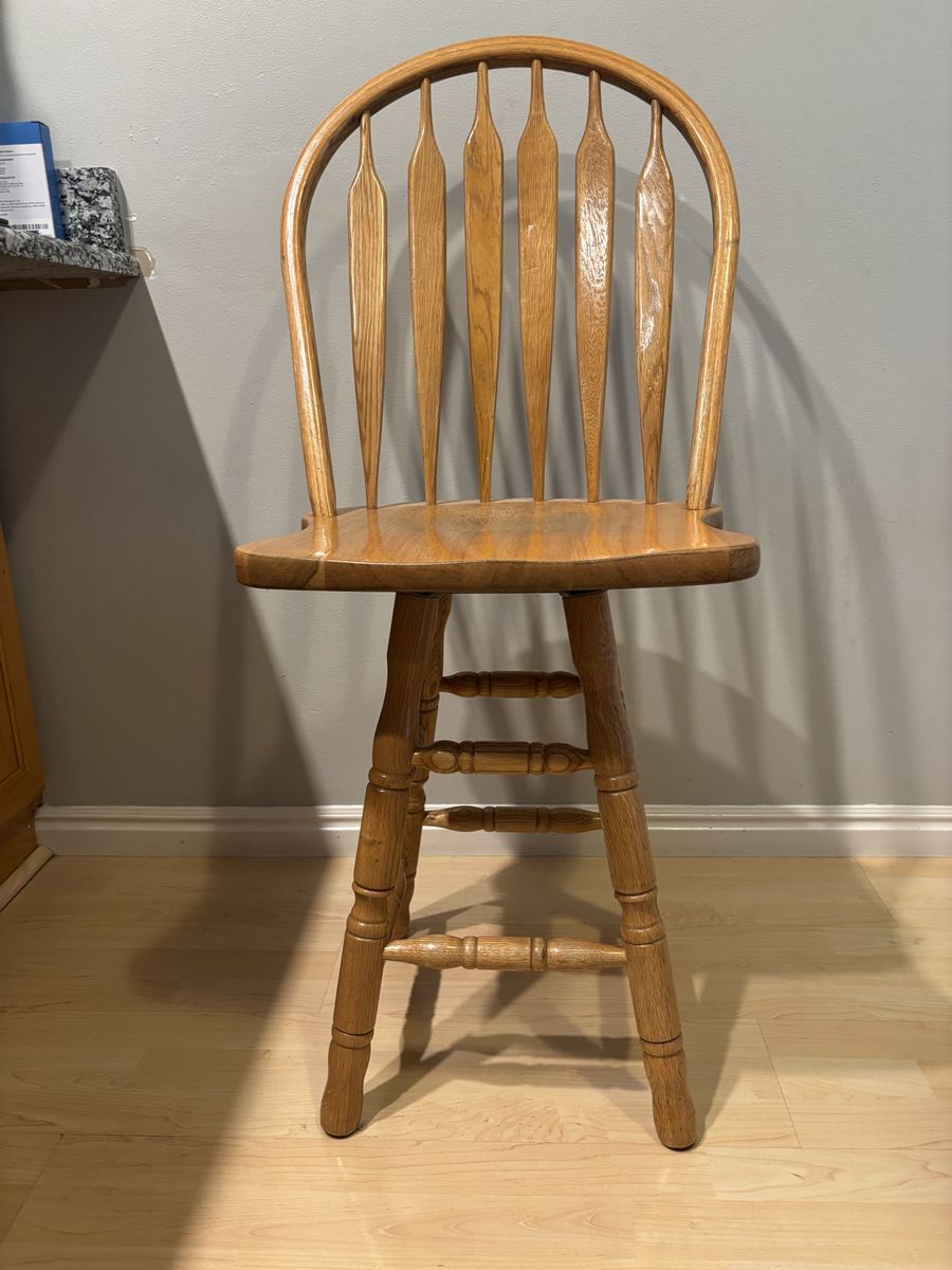 Classic Oak Wood Spindle Back Bar Stool Counter Height Swivel Chair (set of 2)