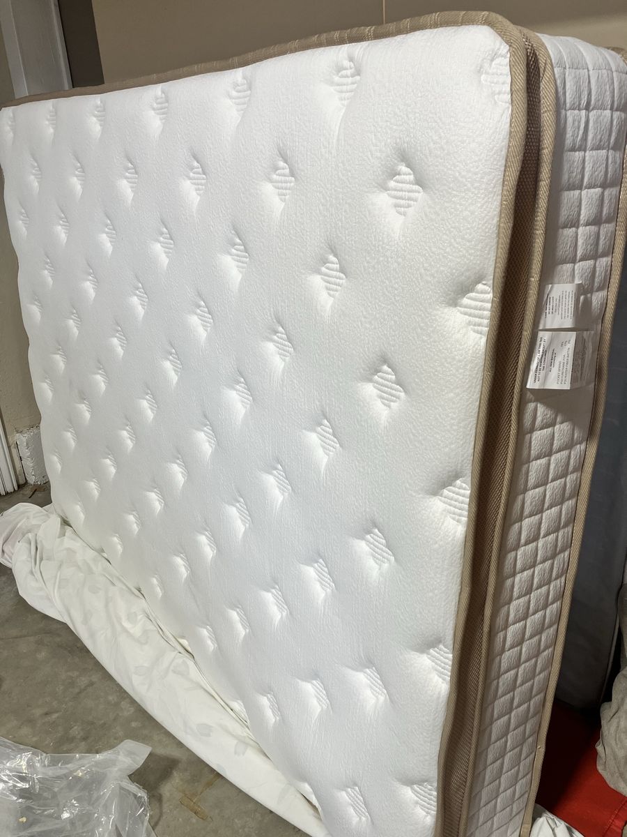 Brand new queen mattress - Still in Original Plastic Packaging