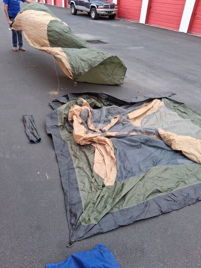 Columbus 10X10' 4 to 6 Man Tent.