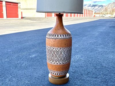 Fantastic terracotta vintage Mid Century Modern table lamp. MCM
