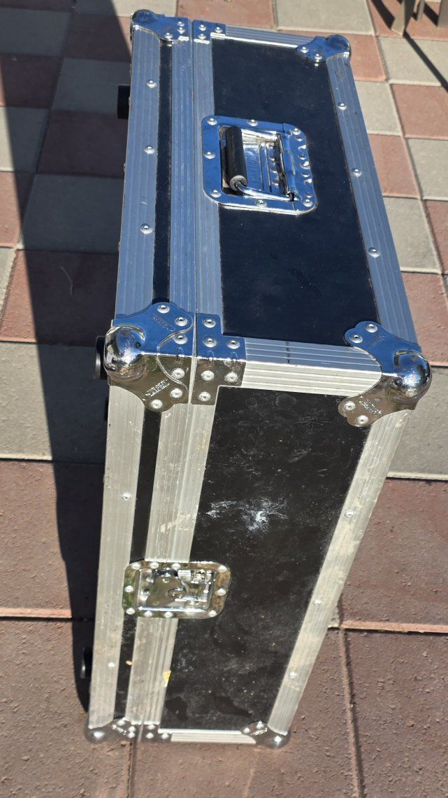 Main image 4