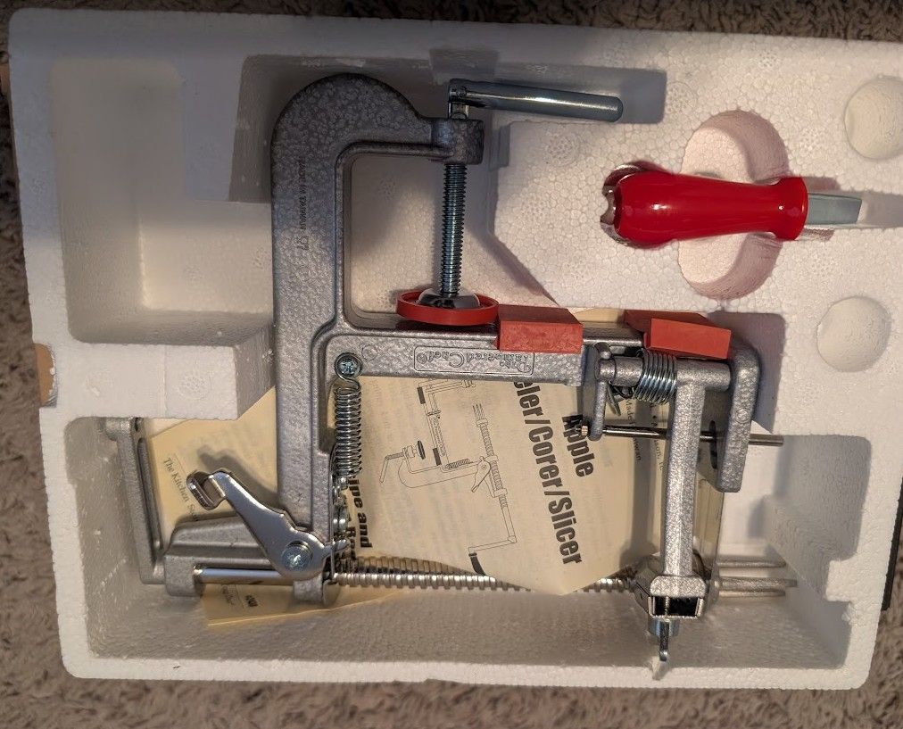 Pampered Chef Apple Peeler Corer Slicer