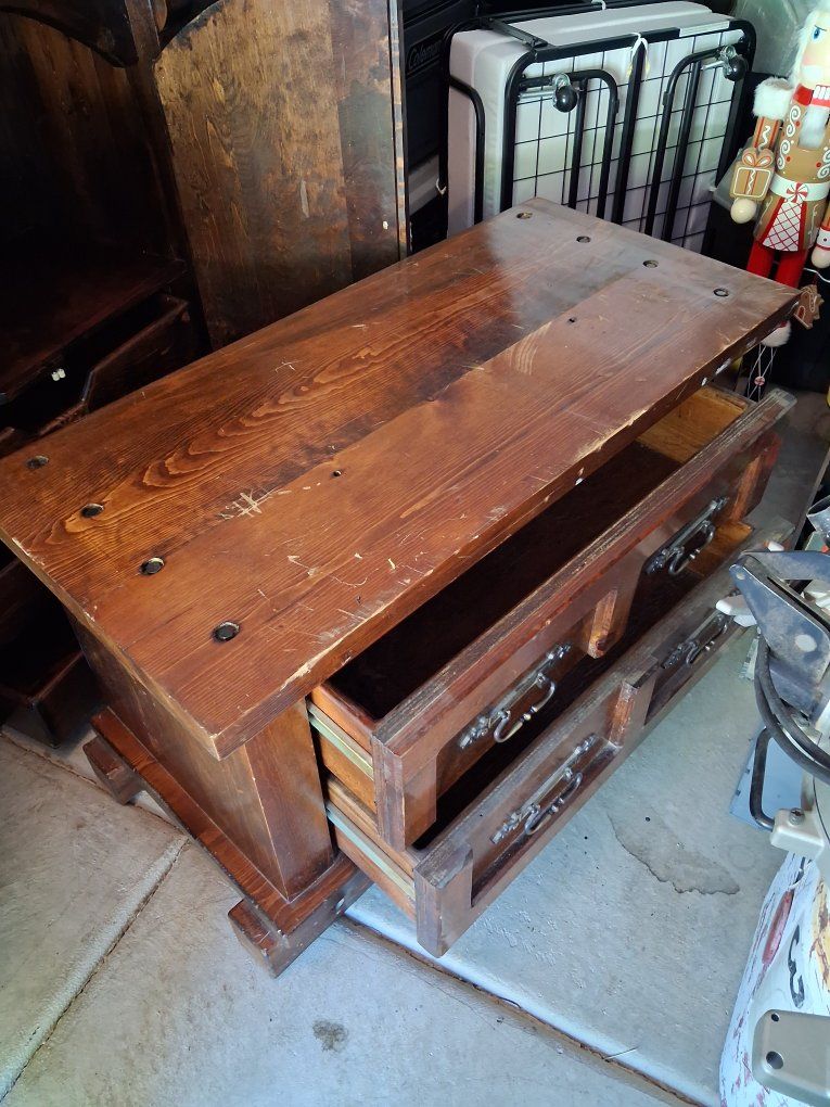 Very sturdy dresser set