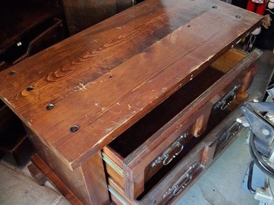 Very sturdy dresser set