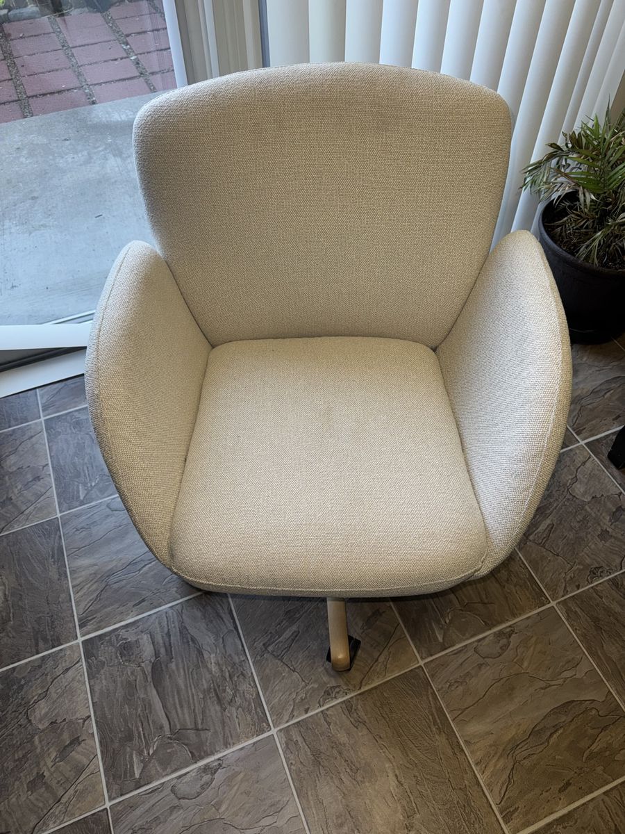 Upholstered Swivel Office Chair with Wooden Base and Casters - Modern Design