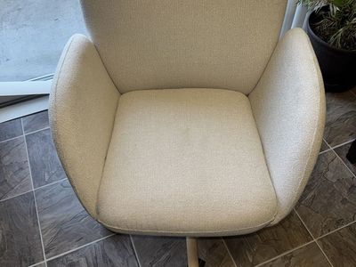 Upholstered Swivel Office Chair with Wooden Base and Casters - Modern Design