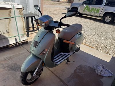 Zhen La Vie 150cc Scooter - Gray/Blue, 2008 Model, Excellent Condition, Low Mileage