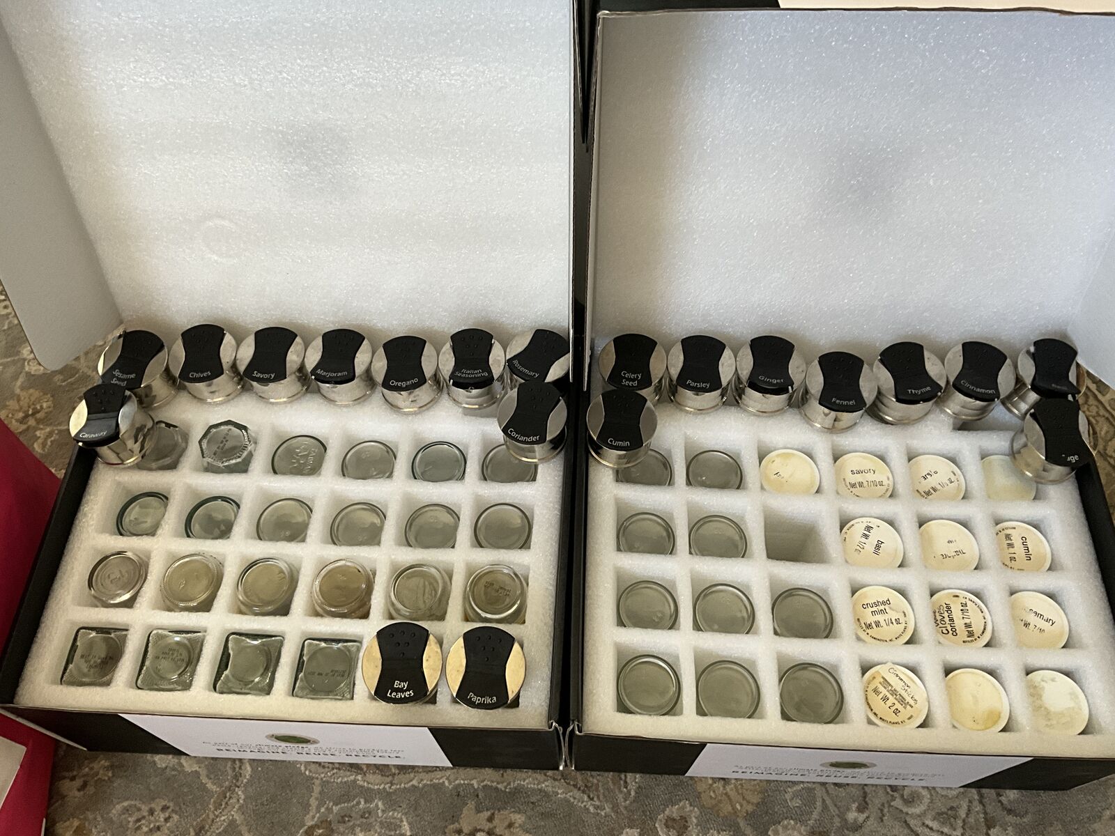 GLASS SPICE BOTTLES WITH LIDS