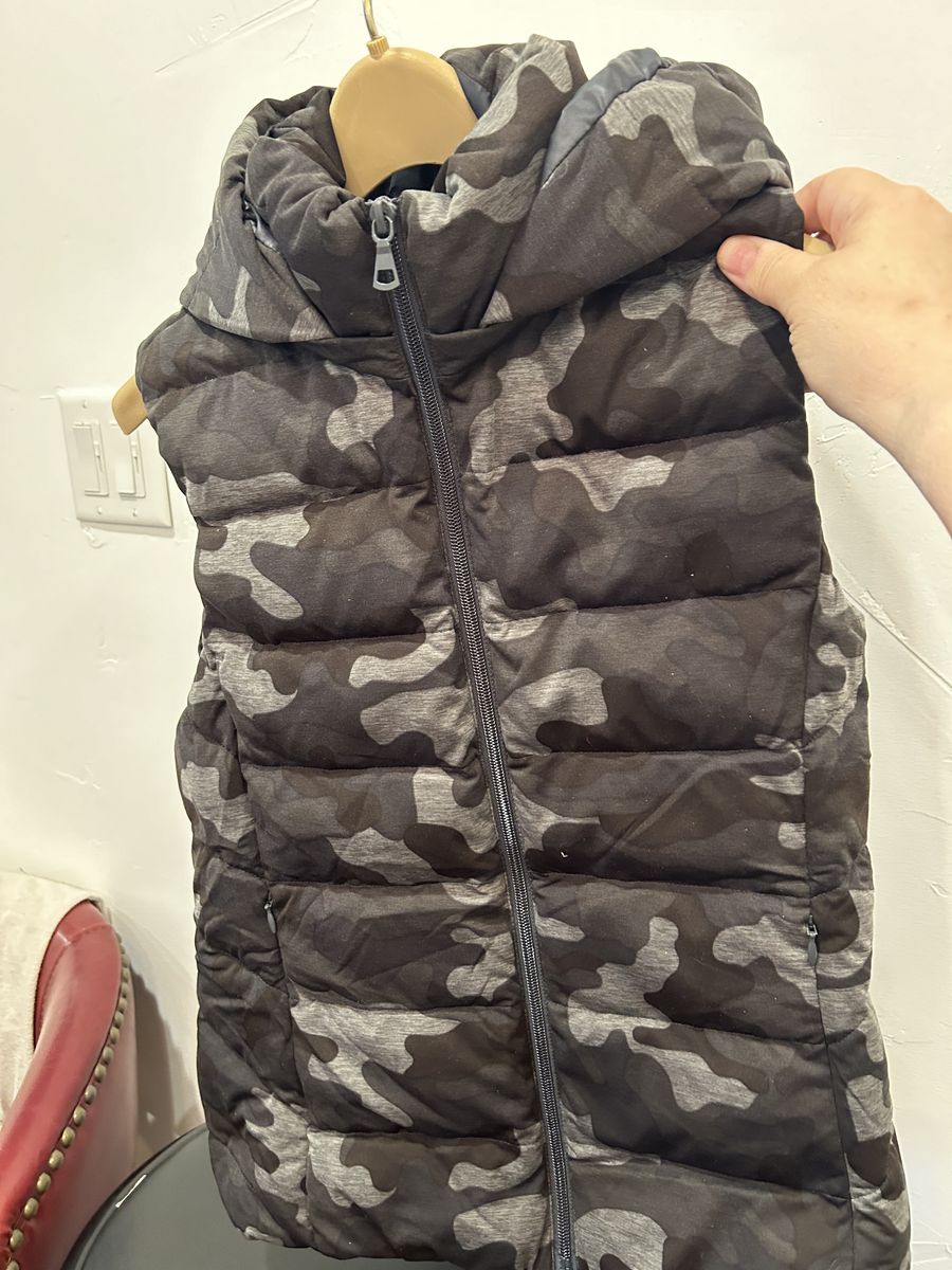 Uniqlo Women’s Medium Camouflage Vest