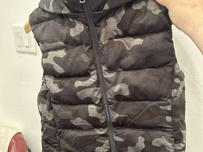 Uniqlo Women’s Medium Camouflage Vest