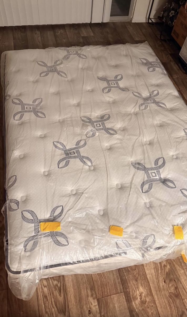 Beautyrest Harmony Lux Carbon Series Mattress, Plush Pillow Top, queen
