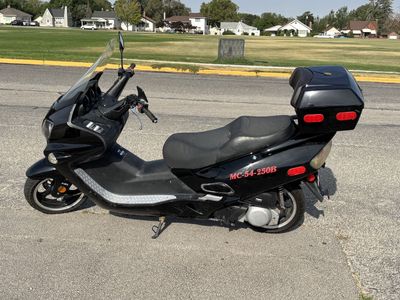 Roketta 200cc moped