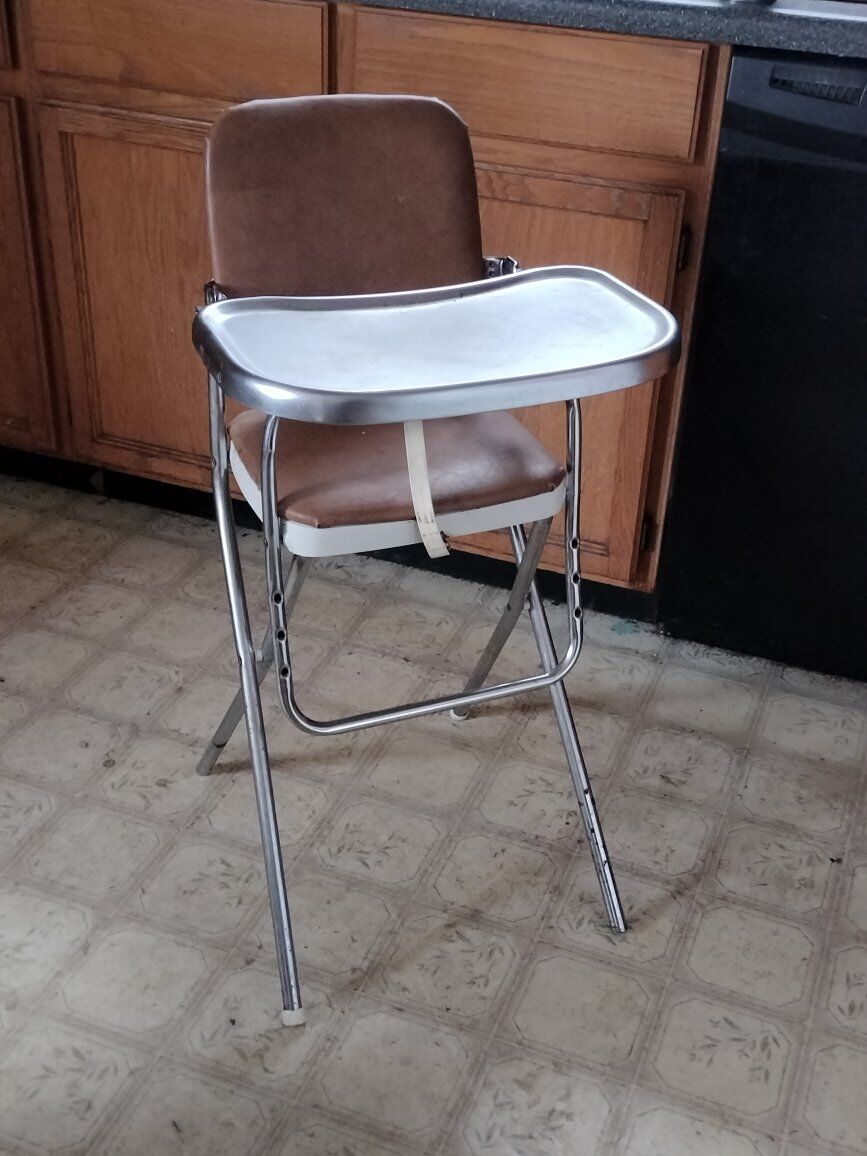 MSM COSCO high chair with metal tray