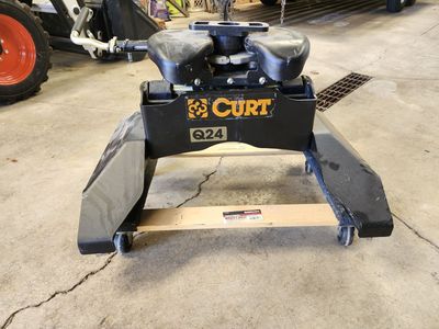 CURT 5TH WHEEL HITCH