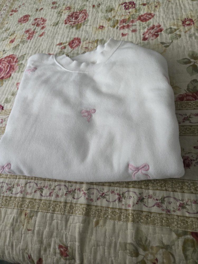 Women's White Crewneck Sweatshirt with Pink Embroidered Bows - Size Large