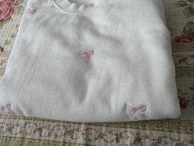 Women's White Crewneck Sweatshirt with Pink Embroidered Bows - Size Large