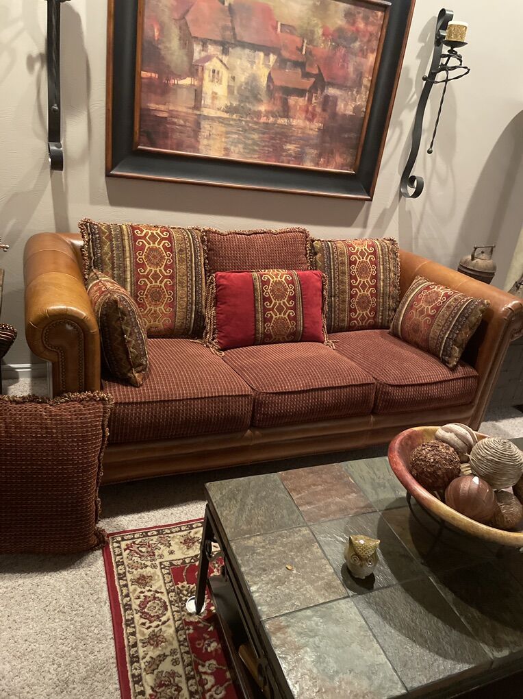 Couch &2 Matching Arm Chairs