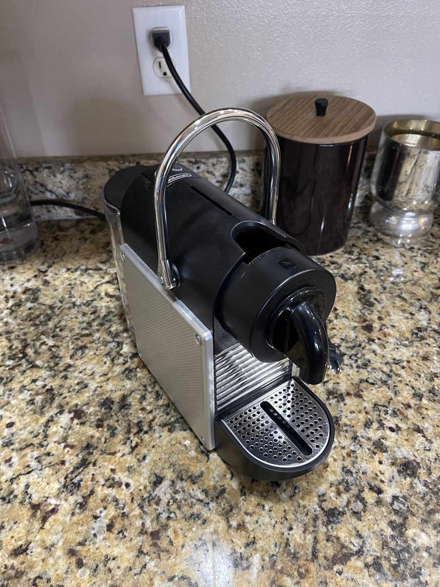 Nespresso Pixie Espresso Machine by De’Longhi OriginalLine