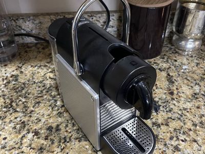 Nespresso Pixie Espresso Machine by De’Longhi OriginalLine