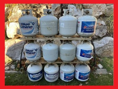 FULL - 10 gallon / 40 lb. Propane LP Gas Cylinders/Tanks/Bottles for BBQ, Grill, Patio Heaters, Trailers, RVs LPG 40lb
