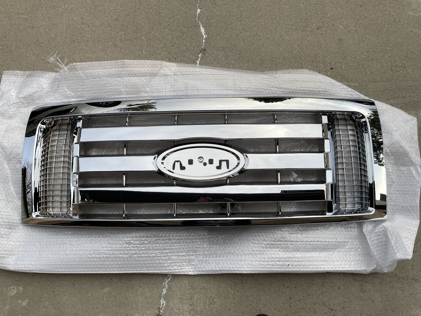 Brand new - 2009-2014 Ford F-150 XLT Chrome Finish Front Upper Grille