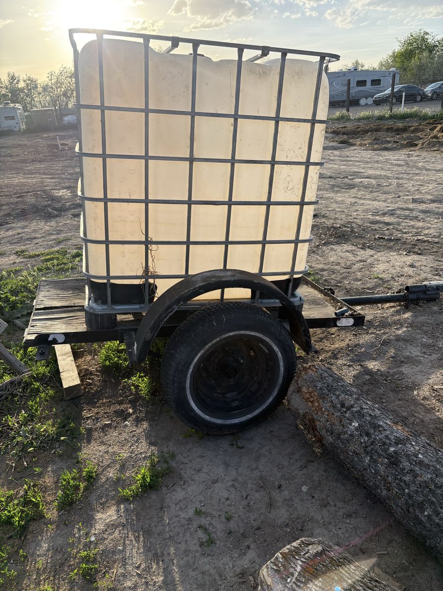 275 gallon water tank on trailer