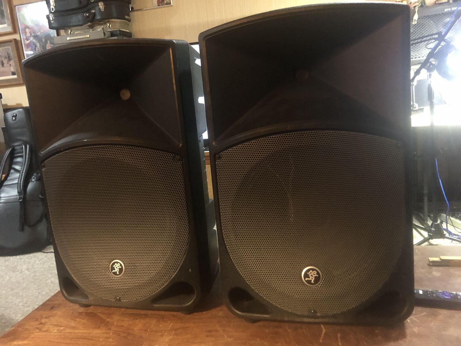 Mackie TH-12A 12" 400-Watt Powered Loudspeakers 2 For Parts or Repair
