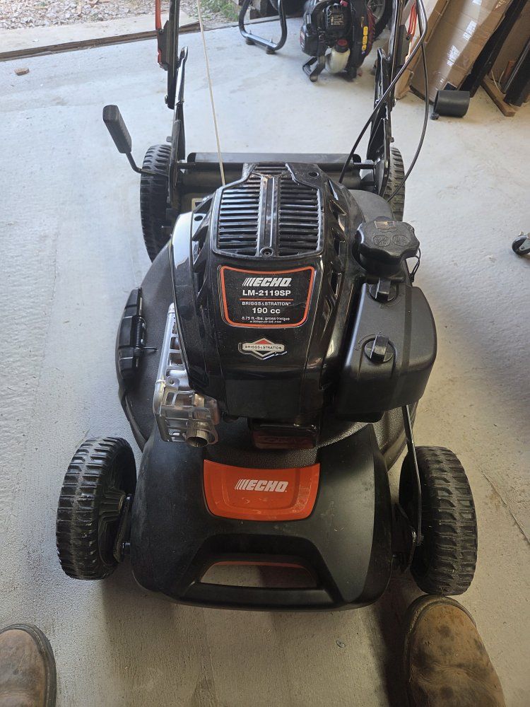 ECHO LM-2110SP 190cc Self-Propelled Walk-Behind Gas Lawn Mower ( PARTS MOWER)
NOT RUNNING