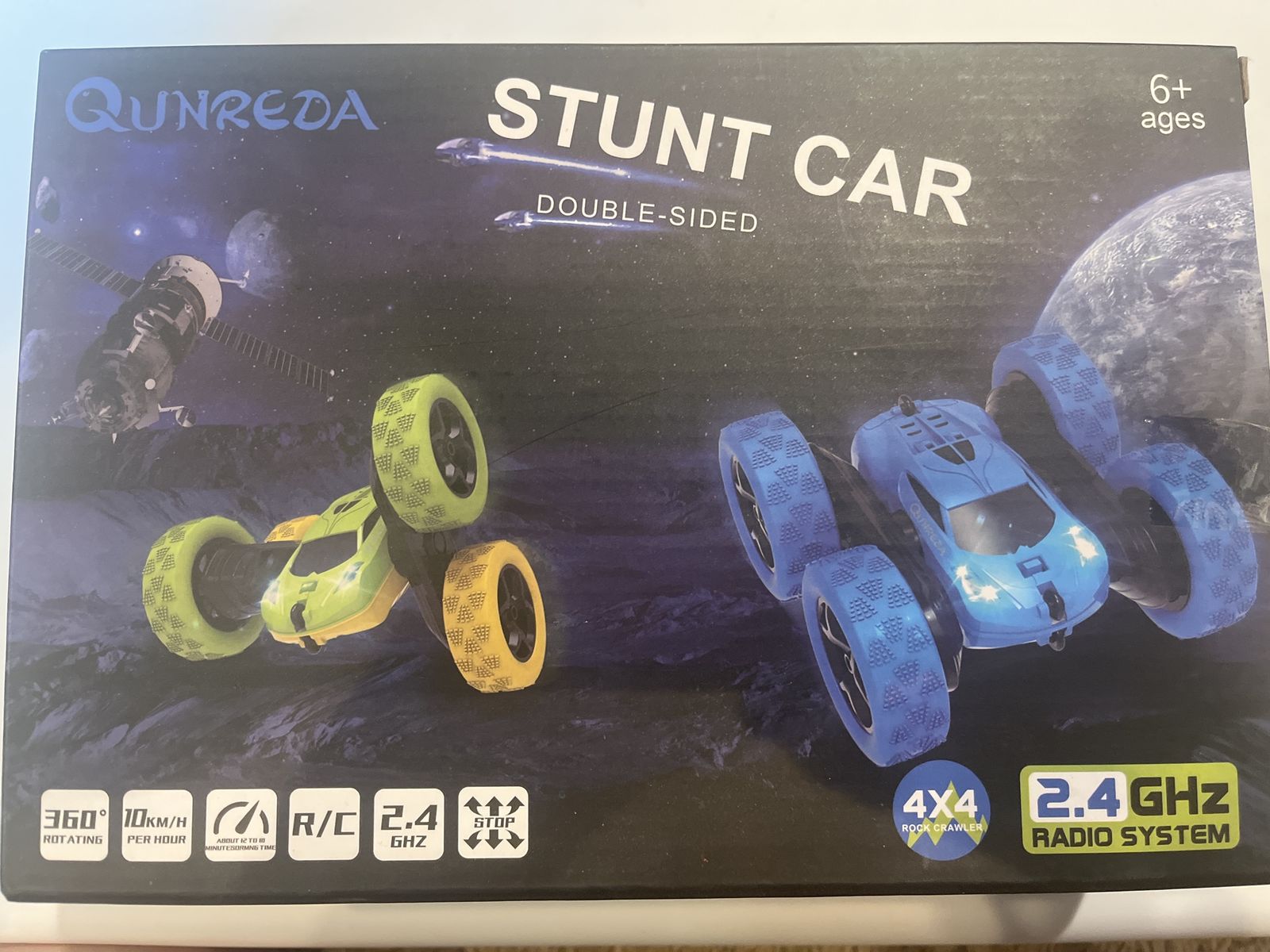 QUNREDA Double-Sided Stunt Car RC 4x4 Rock Crawler, 360° Rotating, 10km/h, 2.4GHz Radio System
