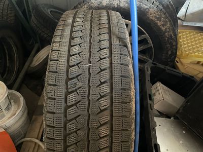 2015 F350 rims and winter tires 275/65 R20