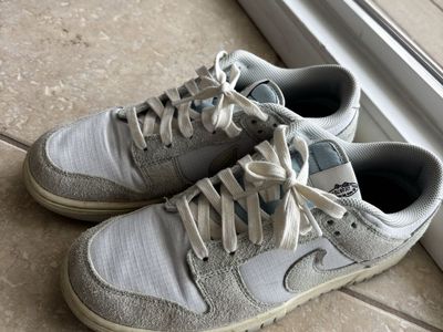 Nike dunks ( finishing edition )Size 9