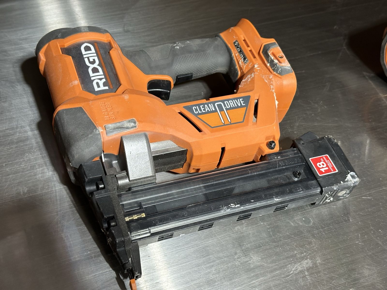 Ridgid R09850 18V 18-Gauge Narrow Crown Stapler Clean Drive